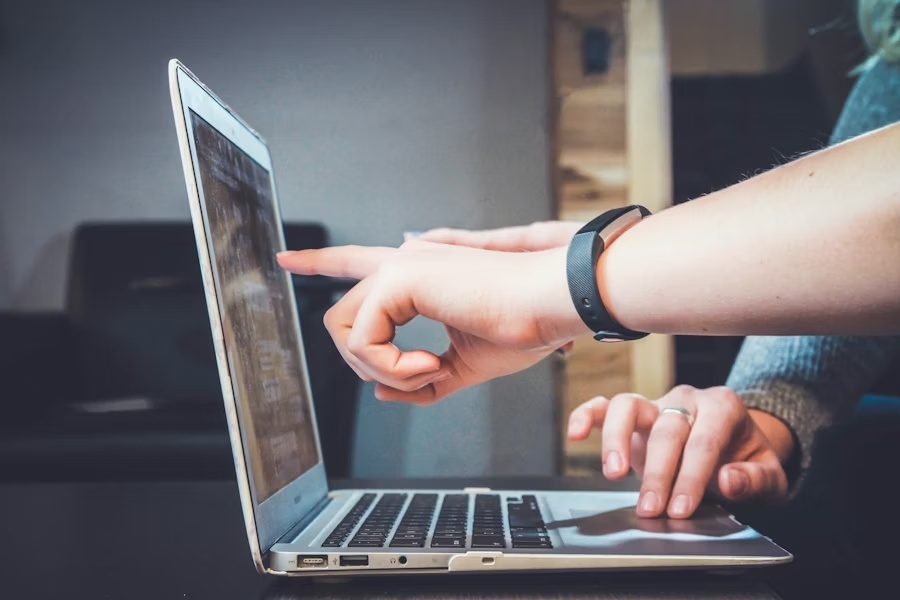 Students learning software development together